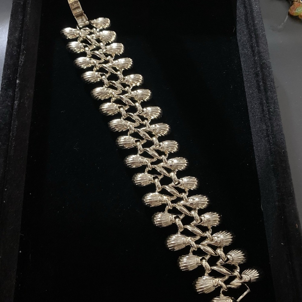 Gold-Tone Bracelet Statement Fold Clasp Seashell Dual Link Heavy - 7"‎ Long